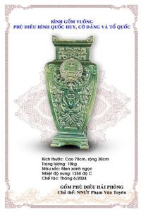 Bình vuông gắn hình quốc huy